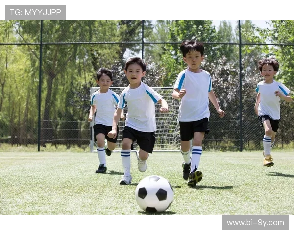 科学解析足球孩子腿部按摩方法助力成长与运动表现全面提升